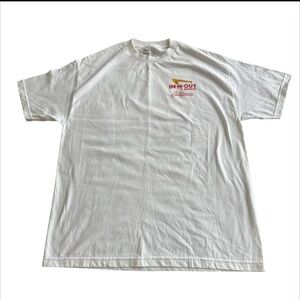 2012‎ In N Out Burger Classic Cars Art T-shirt in White Size XL 100% Cotton
